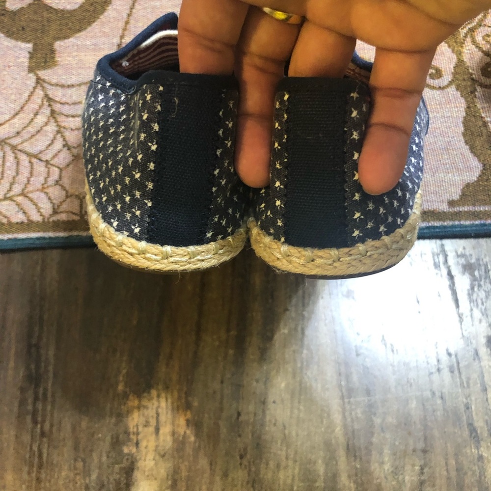Toms - Picture 6 of 6